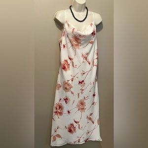 Flowy cream and floral summer dress - 10